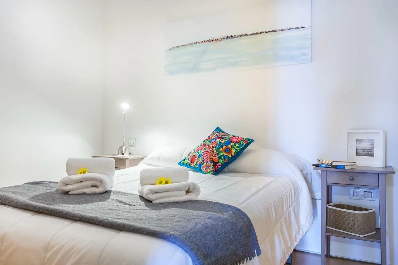 Fantastico Apartamento Con Vistas Calle Betis Seville Spain